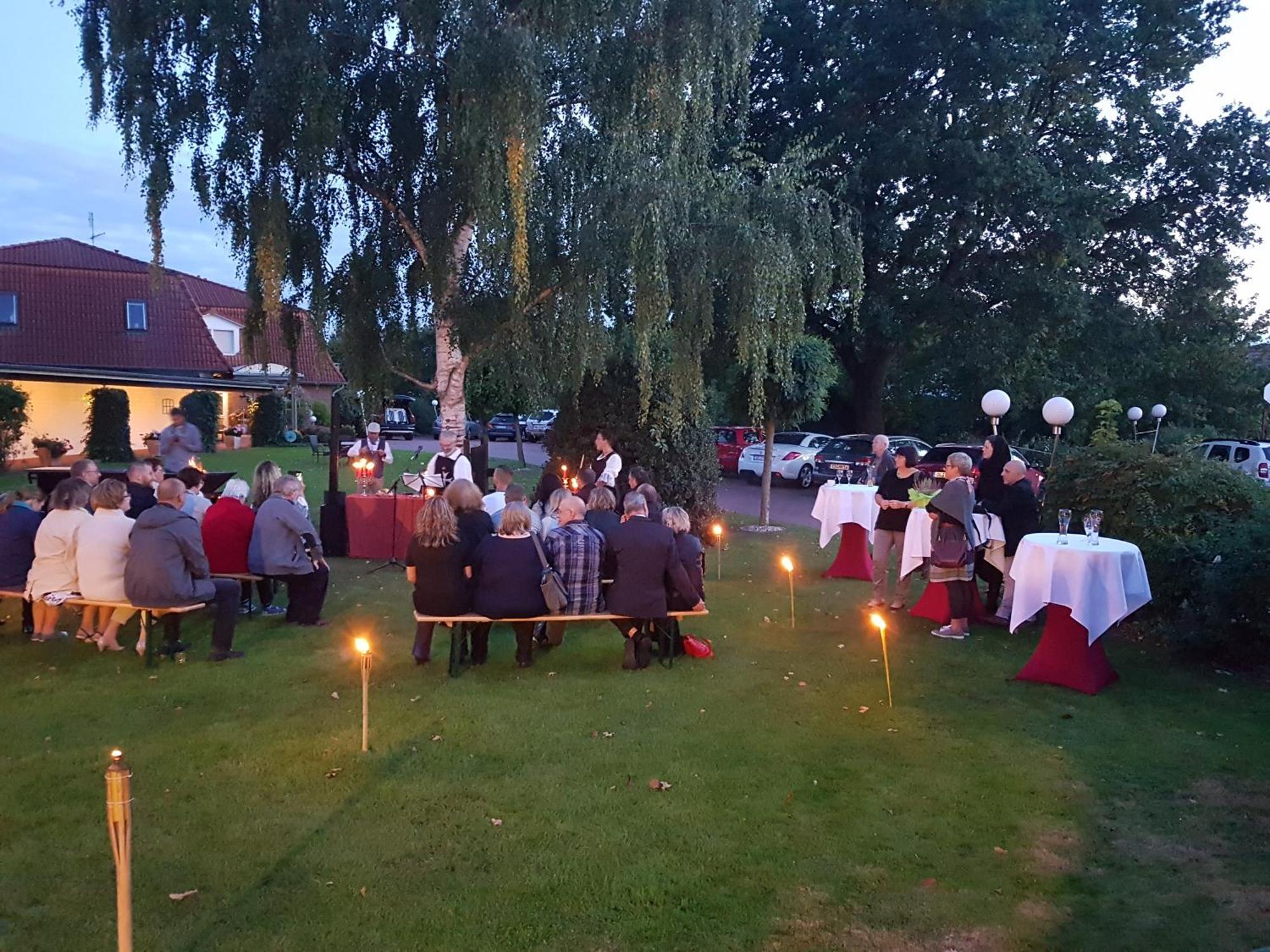Hotel & Restaurant Zum Deutschen Hause Kirchhatten Eksteriør bilde